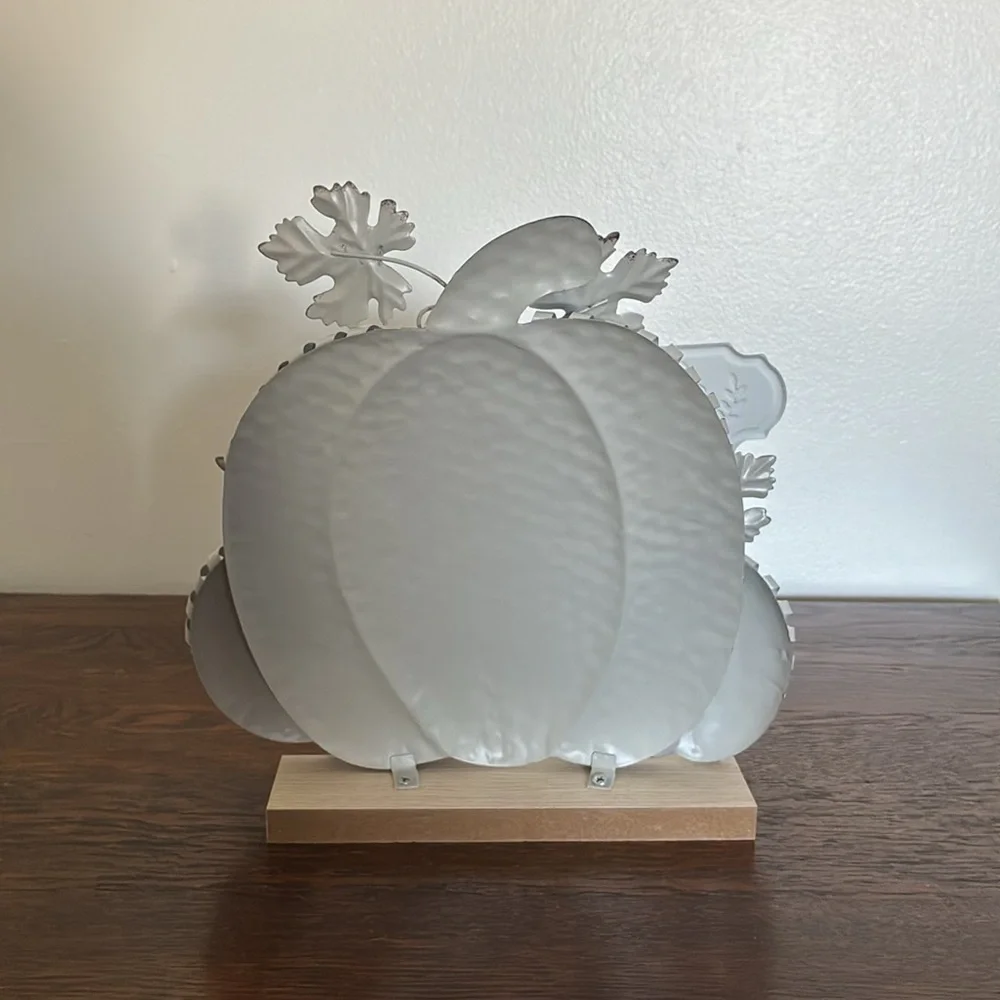 NWT- Silver Metal Pumpkins Trio Decoration w/ Hello Fall Sign on Wood Base 🍁